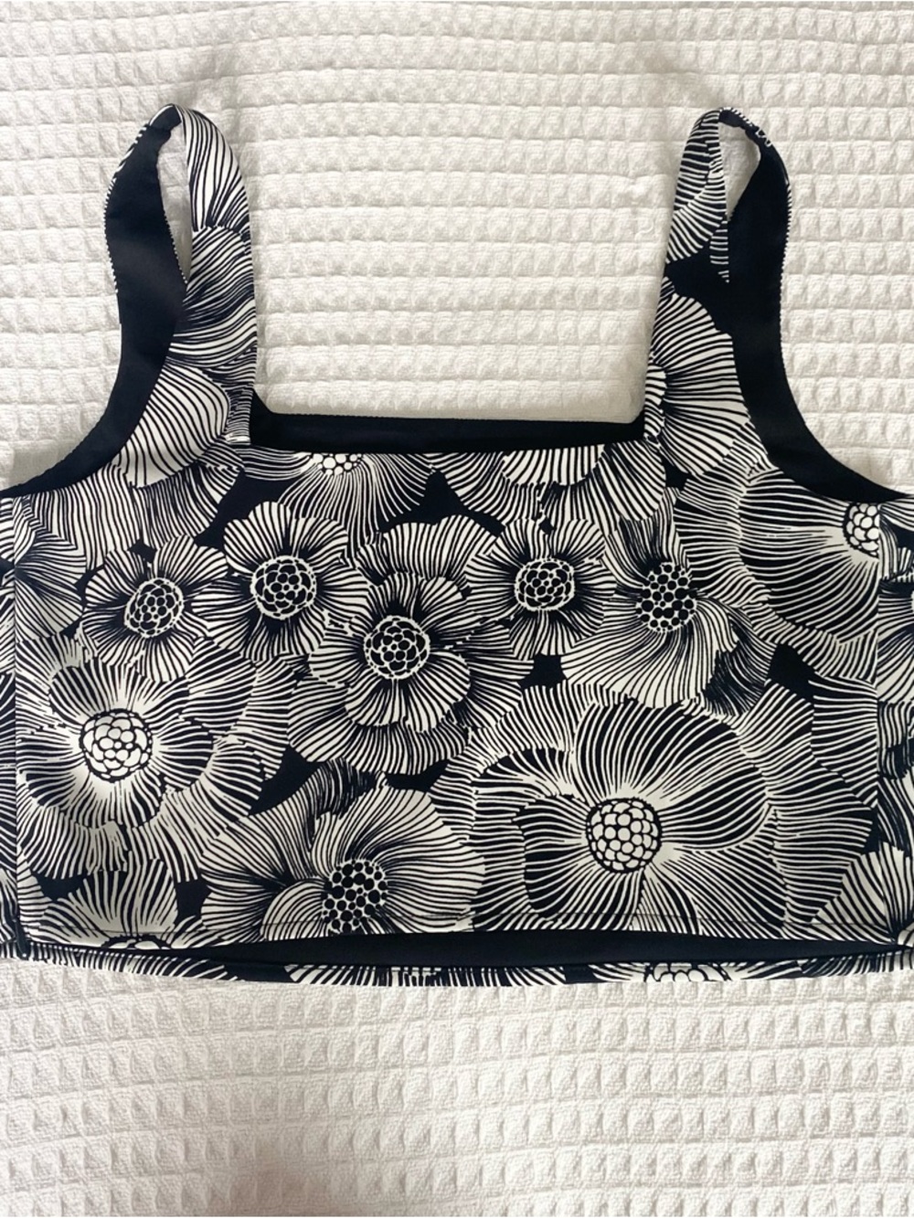 Express Black & White Floral Print Crop Tank Top size Medium NWT